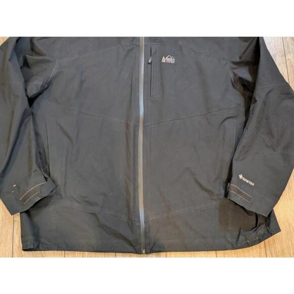REI Co-Op Gore-Tex Rain Jacket Mens XXL Black Hood Nylon Outdoor Hiking Camping - Picture 2 of 9